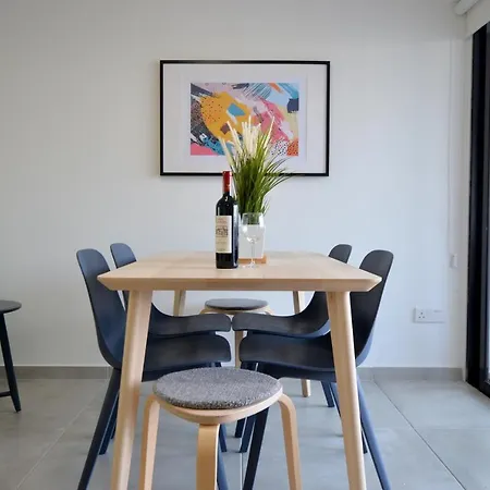 Lägenhet Eleni Center 2 Bedroom Flat Larnaca