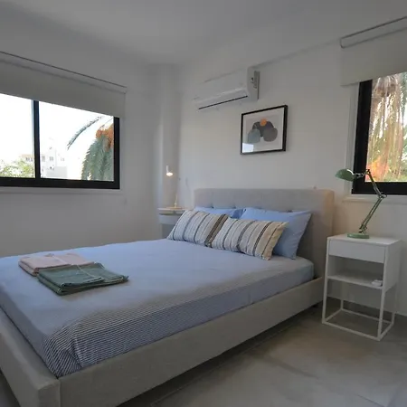 Eleni Center 2 Bedroom Flat Lägenhet Larnaca